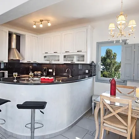 Felicity Luxury Kamári