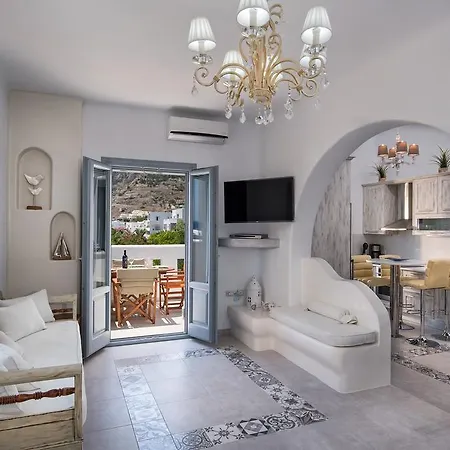 Felicity Luxury Willa