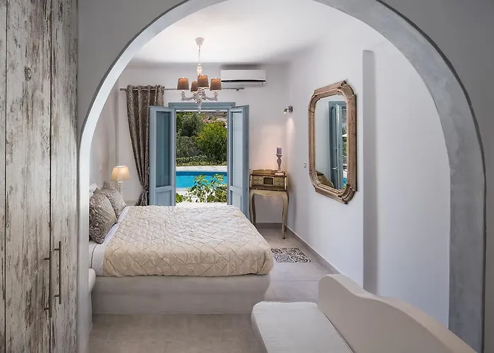 Felicity Luxury Kamári