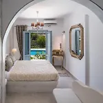 Felicity Luxury Kamári