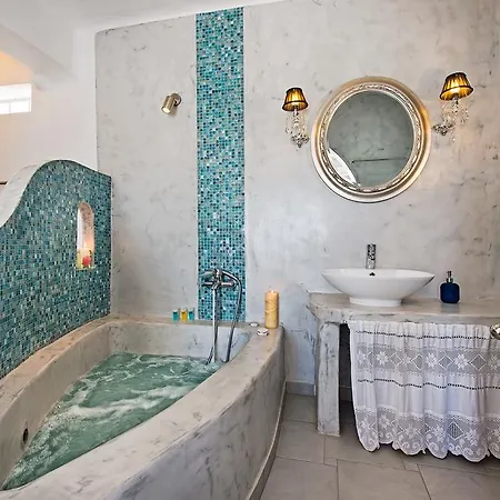 Felicity Luxury Kamari (Santorini)